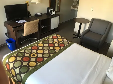 Super 8 by Wyndham Kelowna BC