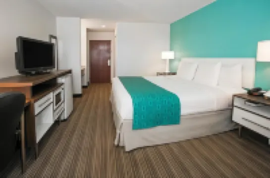 Howard Johnson by Wyndham Scott Lafayette