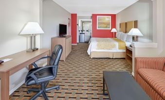 Days Inn & Suites by Wyndham Huntsville