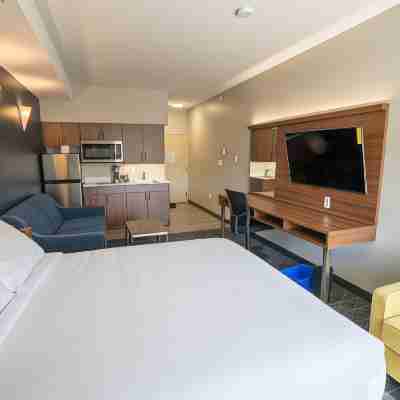 Microtel Inn & Suites by Wyndham Kelowna Rooms