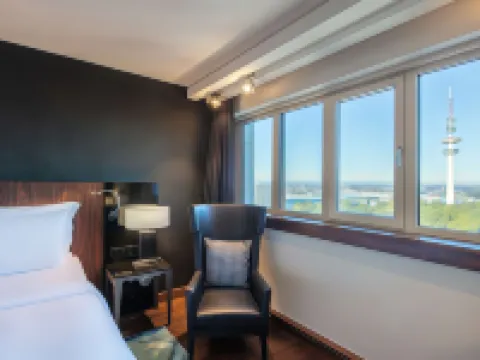 Radisson Blu Hotel, Hamburg Hotel dekat Stadion Tenis Am Rothenbaum
