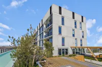 Quest Flemington Central Hotel berhampiran The Rusty Duck Cafe & Larder