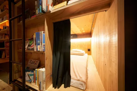 「泊まれる本屋」BOOK AND BED TOKYO 新宿