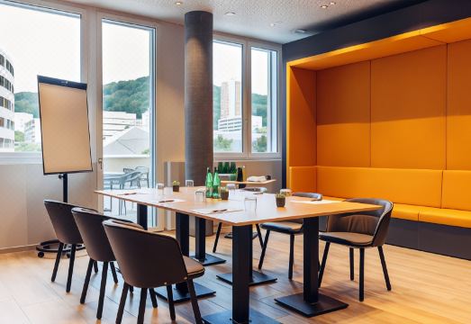 4. 해리의 집 취리..