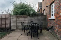 Chalk House - Pet Friendly Hotels near Waitrose & Partners