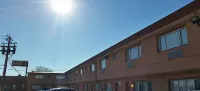Skylark Motel Hotels near El Patron