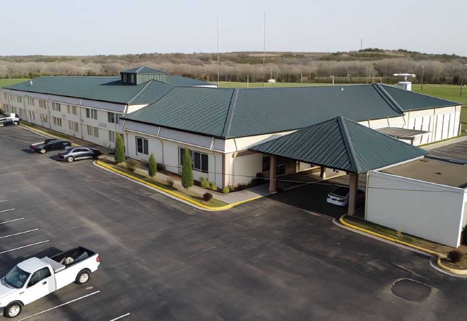 USA Inn Junction City Near Fort Riley - Housity