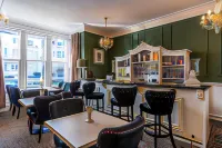 Lansdowne House with Private Car Park - bar