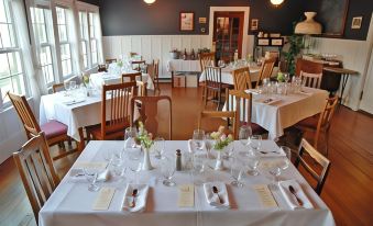 The Historic Requa Inn