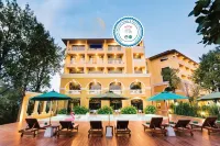 The Pineapple Hotel Hotels near The Mud Crabs Sculpture