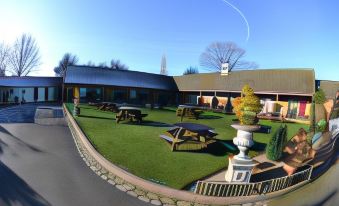 The Royal Arms Hotel