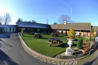 The Royal Arms Hotel Hotels near Whitemoors