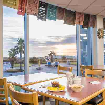 Days Inn & Suites by Wyndham Jekyll Island Dining/Meeting Rooms