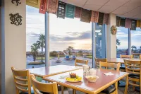 Days Inn & Suites by Wyndham Jekyll Island Hotels in Glynn County