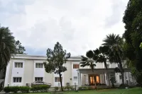 Poppys Vista Hotel - parking