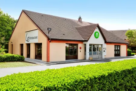 Hotel Campanile Nature - Besançon Ouest Chateaufarine Отели в г. Ларно