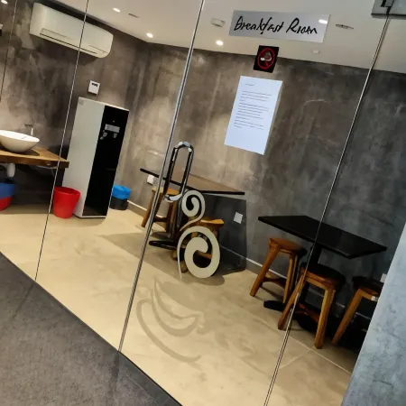 9 Square Hotel - Subang Отели рядом с достопримечательностью «Тематический парк Sunway Lagoon»