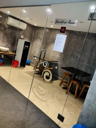 9 Square Hotel - Subang