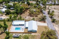 TWISTED TURTLE! 3bed/2bath home with POOL & GAME ROOM in Historic St. Andrews! Hotels near The Little Mustard Seed