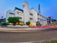 Abad Fort Hotels near Paradesi Synagogue