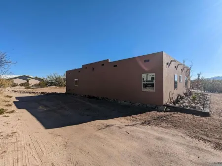 Home less than 5 minutes to the Beach at Elephant Butte!