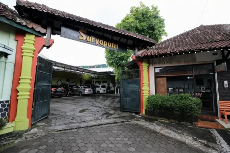 RedDoorz Plus Syariah Near Lempuyangan Station 3