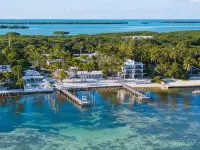 Pines & Palms Resort