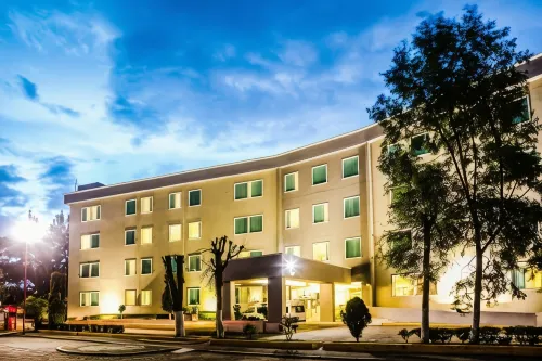 Fiesta Inn Express Perinorte - Pools