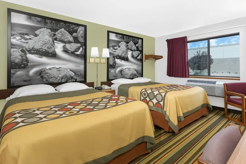 Super 8 by Wyndham Antigo