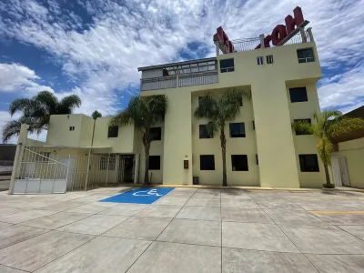 Hotel Arbis Hotels near OXXO,FARMACIA,GYM