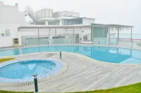 Ramada by Wyndham Aligarh GT Road - Kolam Renang