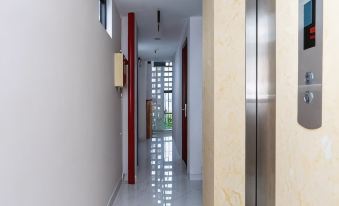 Light Hotel Ha Noi - Near Aeon Mall Long Bien