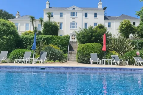 La Haule Manor