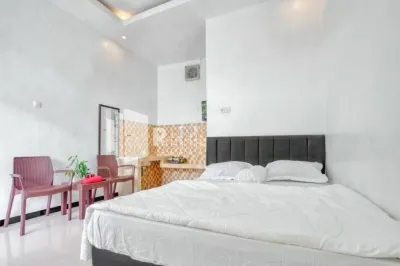 Griya Rahayu Guesthouse Mitra RedDoorz Near Jatim Park 2 Batu Hotels in Temas