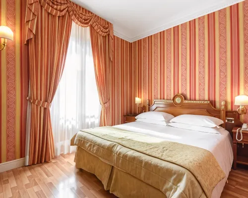 Gambrinus Hotel Các khách sạn gần Trung tâm mua sắm La Rinascente
