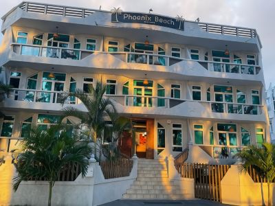 Phoenix Beach Apartments Sea View