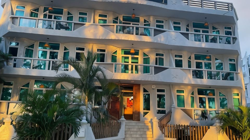 Phoenix Beach Apartments Sea View