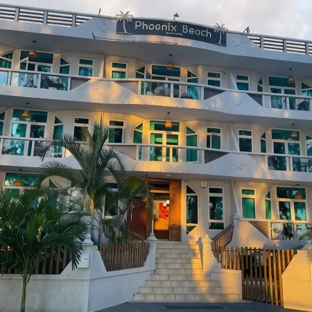 Phoenix Beach Apartments Sea View