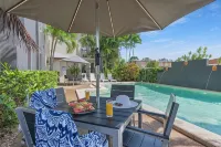 Bay Village Tropical Retreat & Apartments - Private Pools
