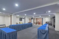 RedDoorz at Arwiga Hotel Near RS Hasan Sadikin Bandung - parking