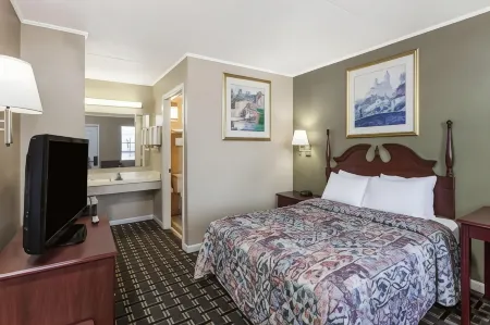 Days Inn by Wyndham Lenoir City Отели в г. Лоудон