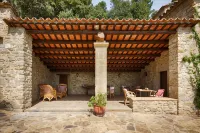 Masia Can Pou Hotel a 