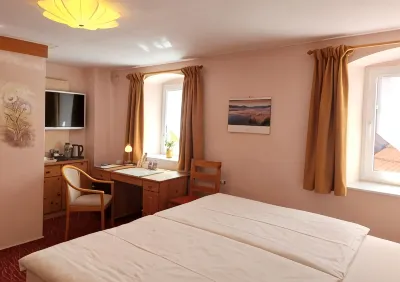 Logis L Auberge Gutshof Hotels near Sportplatz des SSV Neustadt/Sa.