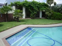 Ladybrand Guest House - ที่มีสระว่ายน้ำ