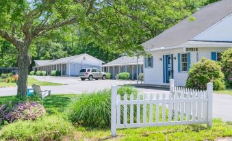 Blue Dolphin Inn