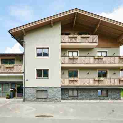 Evi Apartments - Alma Hotel Exterior