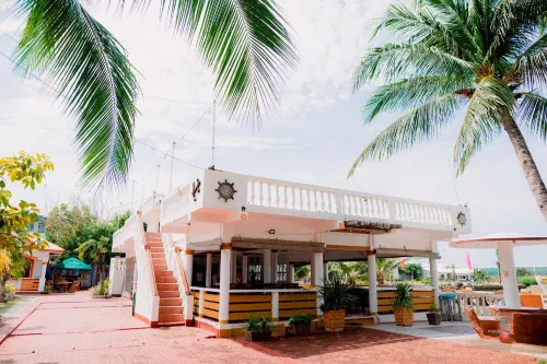 Cris Del Mar Resort