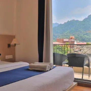 The Blue Jay Hostel - Dorms & Room's