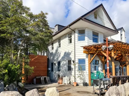 Biwa-Lakeside Cottage B B Dylan