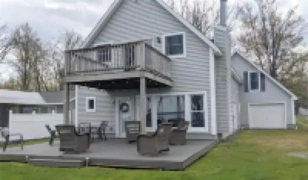 Beautiful Oneida Lake Shore Home and Yard